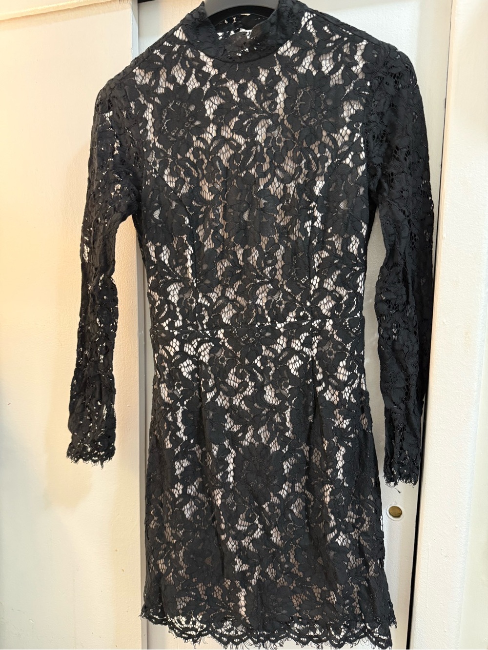 Lulu's Black backless Floral Lace Long-Sleeve Mini Dress